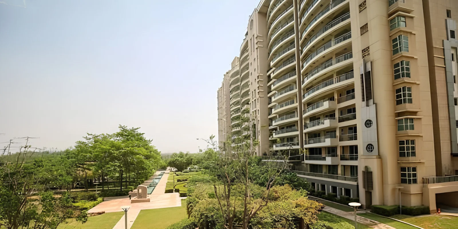 DLF The Aralias luxury interior and exterior perspective 3 in Sector 42 Gurugram